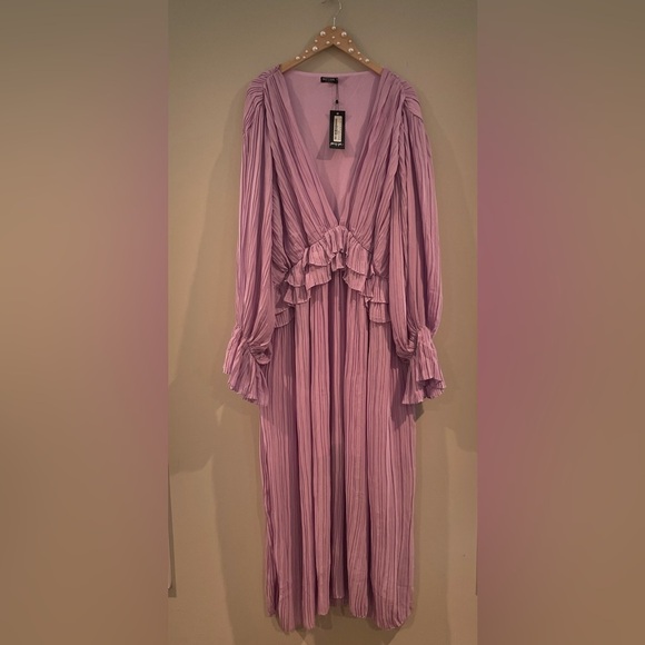 NWT Nasty Gal Plus V-Neck Frill Detail Pleated Maxi Dress Lilac, 24W Spring Prom - Picture 3 of 6